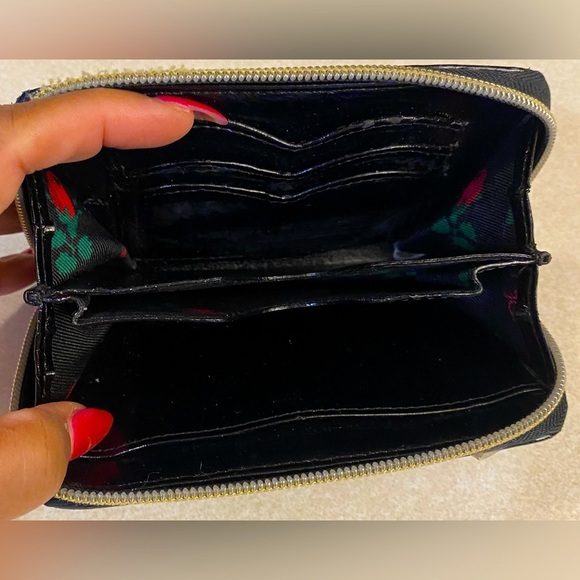 BETSEY JOHNSON Houndstooth Sequin
Wallet w/Gold-Tone Hardware, EUC - Picture 4 of 10